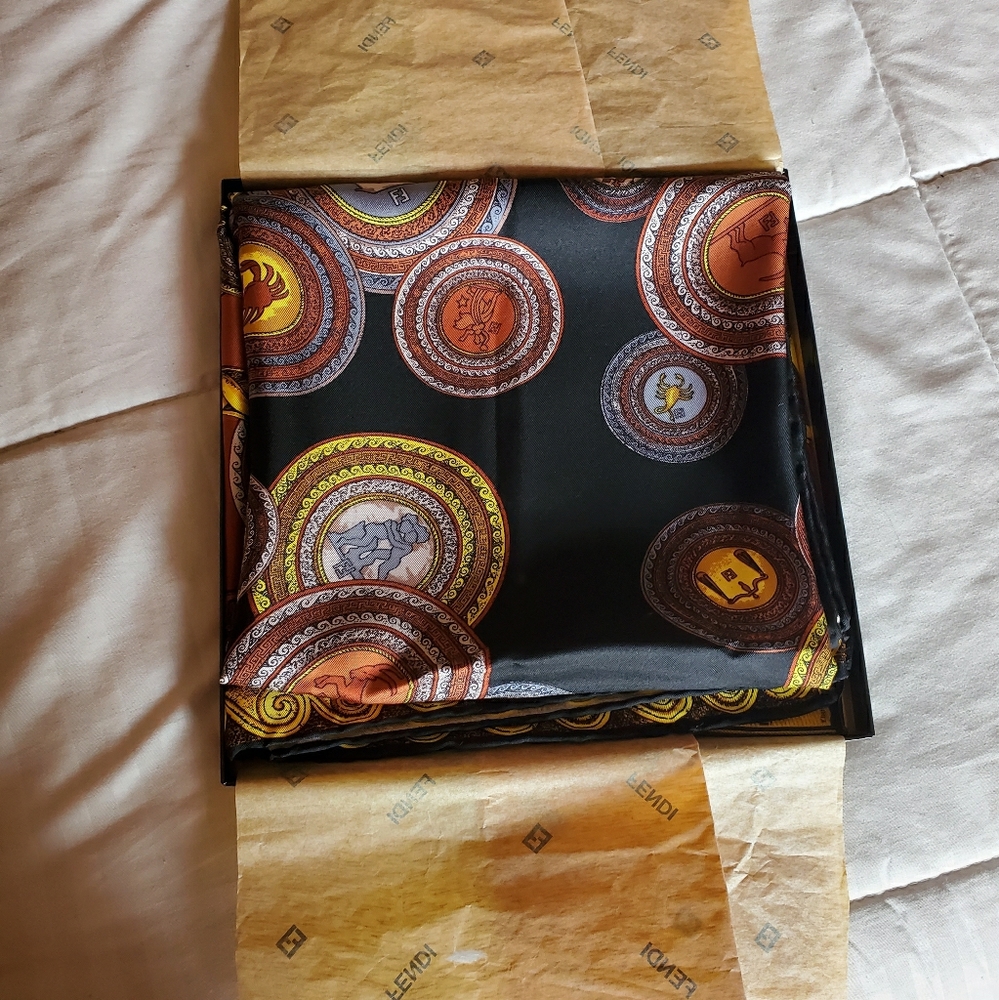 Fendi Foulard